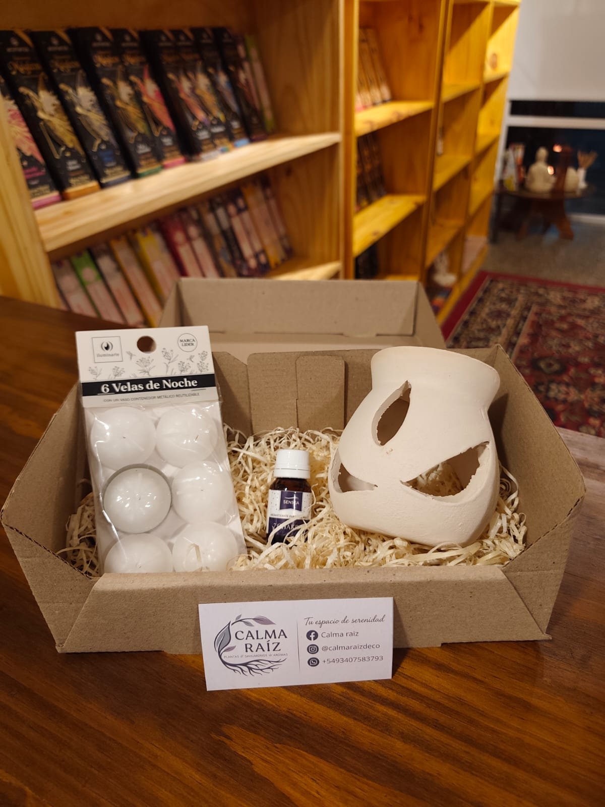 Box armado por Calma Raíz con velas, esencia y hornillo aromático